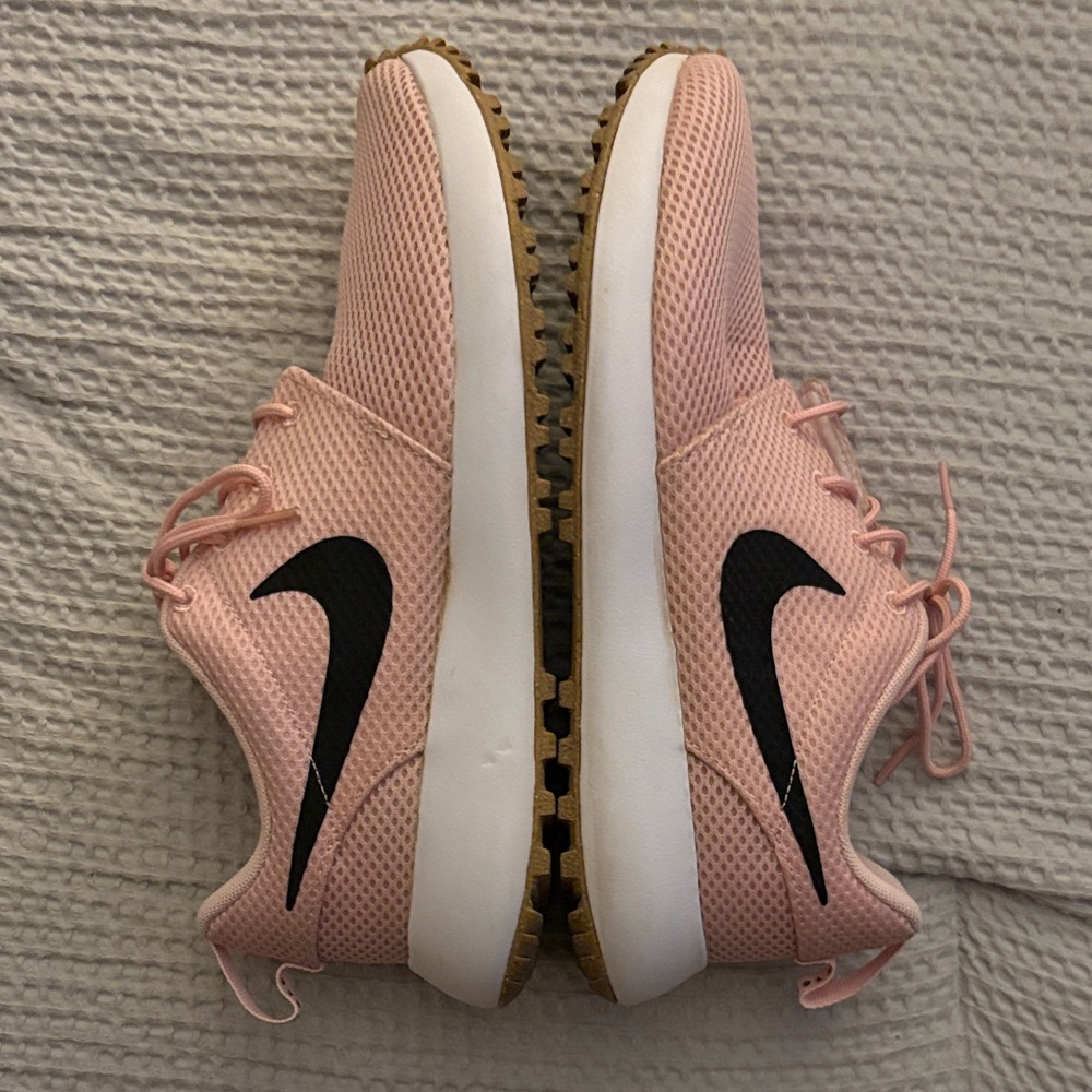 Nike Women's Pink Golf Shoes